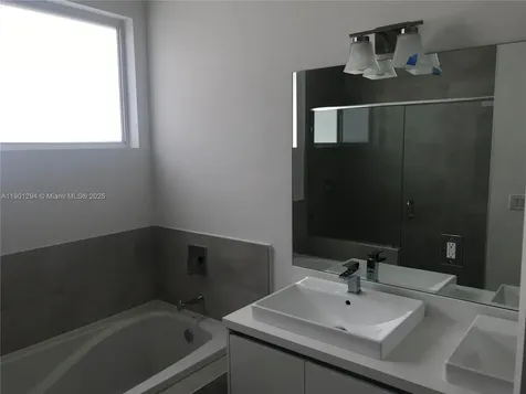 7227 NW 103rd Path Doral FL 33178