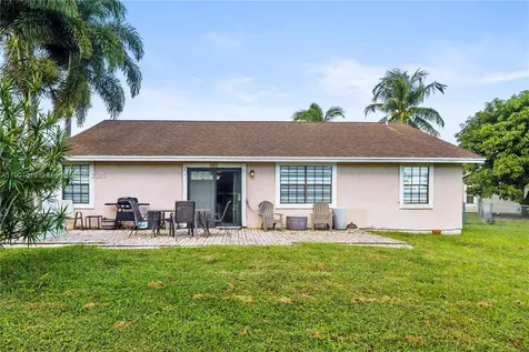 1827 N Banyan Creek Circle N Boynton Beach FL 33436