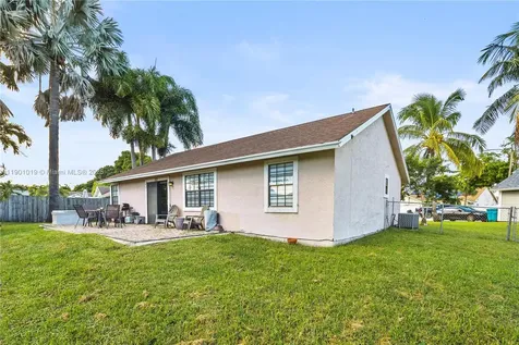 1827 N Banyan Creek Circle N Boynton Beach FL 33436