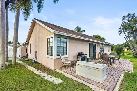 1827 N Banyan Creek Circle N Boynton Beach FL 33436