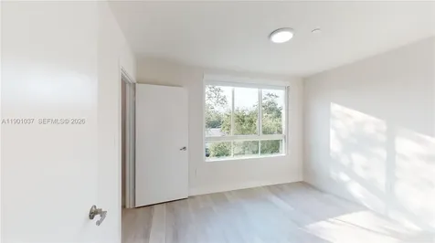 2555 NE 193rd Street Miami FL 33180
