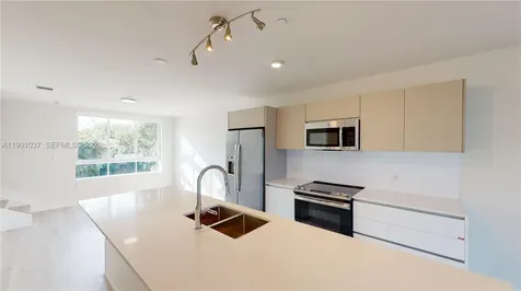 2555 NE 193rd Street Miami FL 33180