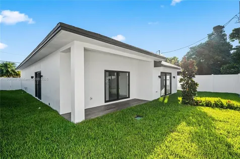 1041 W Lakewood Road West Palm Beach FL 33405