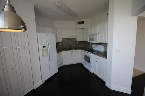 6422 Collins Avenue Miami Beach FL 33141