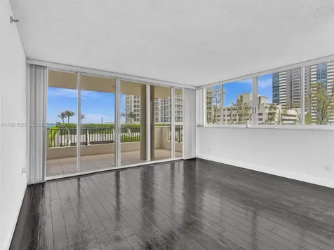 6422 Collins Avenue Miami Beach FL 33141