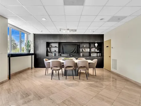 6422 Collins Avenue Miami Beach FL 33141