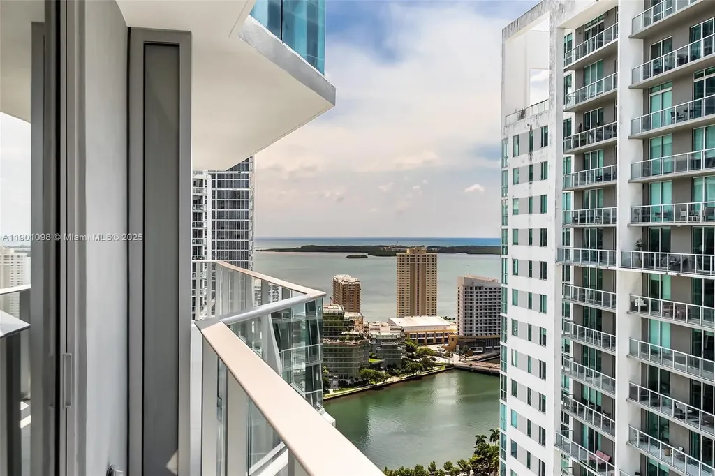 77 SE 5th Street Miami FL 33143