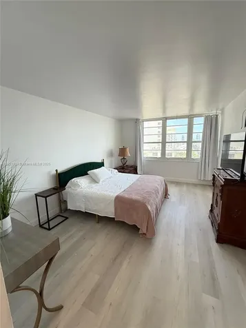 100 Lincoln Road Miami Beach FL 33139