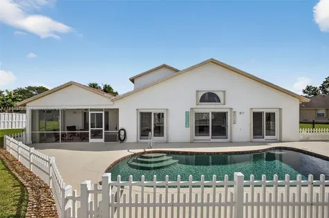 112 Camelot Court Royal Palm Beach FL 33411