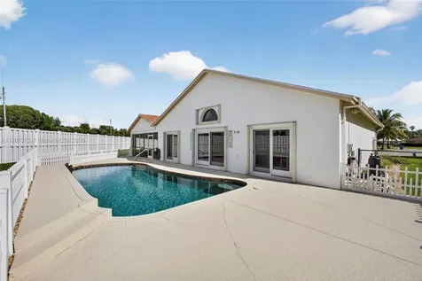 112 Camelot Court Royal Palm Beach FL 33411