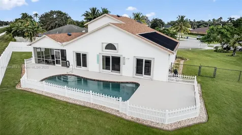 112 Camelot Court Royal Palm Beach FL 33411