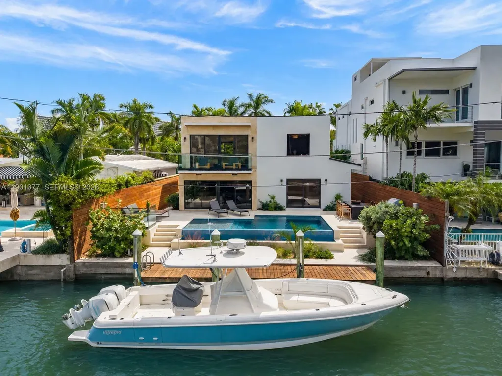 1815 Fairhaven Place Miami FL 33133