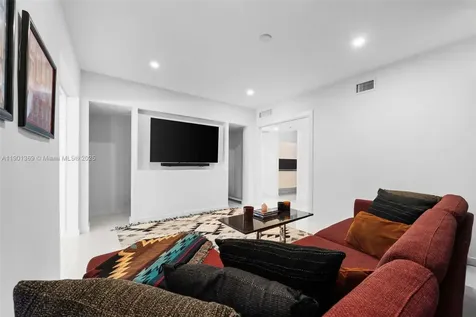 5055 N Bay Road Miami Beach FL 33140