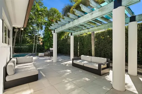 5055 N Bay Road Miami Beach FL 33140