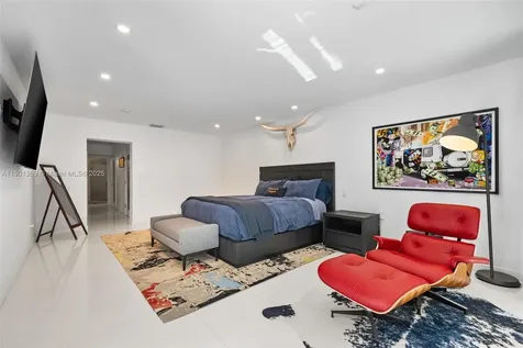 5055 N Bay Road Miami Beach FL 33140