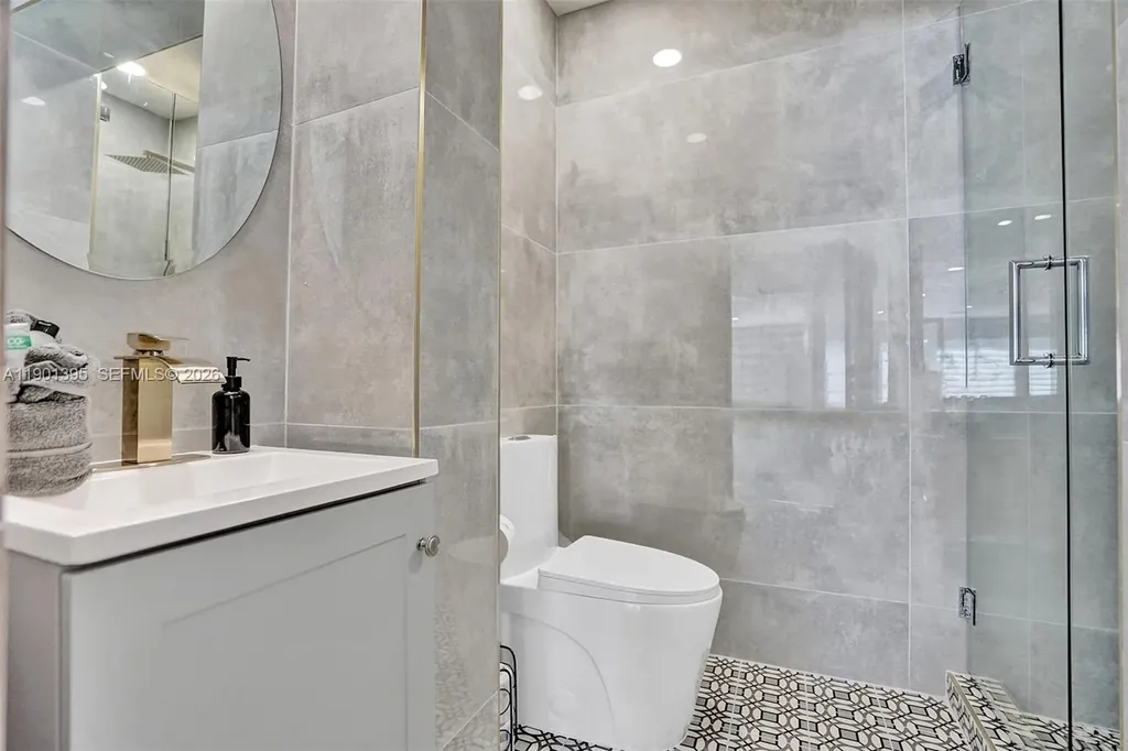 1141 N Northlake Drive Hollywood FL 33019
