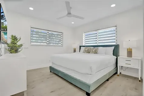 1141 N Northlake Drive Hollywood FL 33019