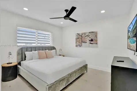 1141 N Northlake Drive Hollywood FL 33019