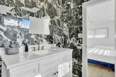 1141 N Northlake Drive Hollywood FL 33019