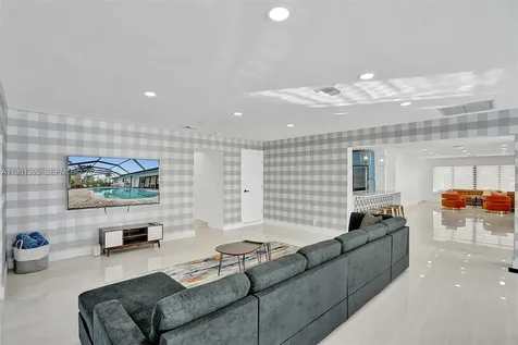 1141 N Northlake Drive Hollywood FL 33019