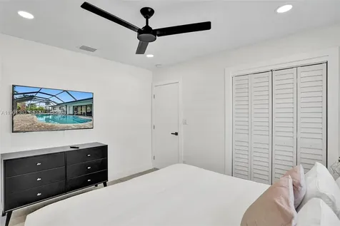 1141 N Northlake Drive Hollywood FL 33019