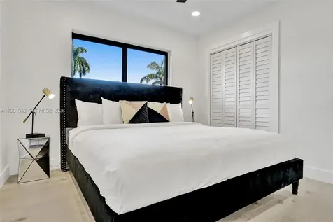 1141 N Northlake Drive Hollywood FL 33019