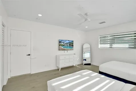 1141 N Northlake Drive Hollywood FL 33019