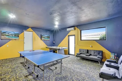 1141 N Northlake Drive Hollywood FL 33019
