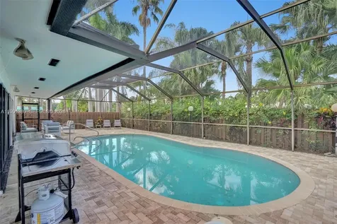 1141 N Northlake Drive Hollywood FL 33019