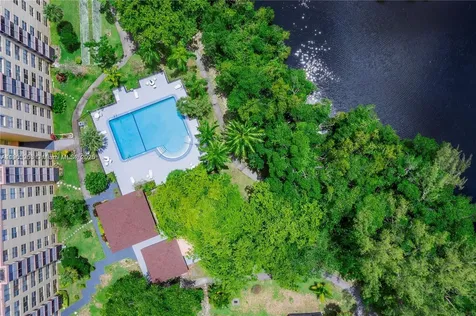 17890 W Dixie Highway North Miami Beach FL 33160