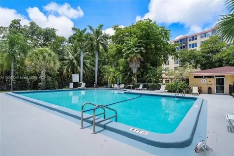 17890 W Dixie Highway North Miami Beach FL 33160