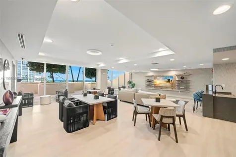 5025 Collins Avenue Miami Beach FL 33140