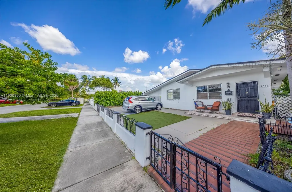 1515 NW 33rd Avenue Miami FL 33125