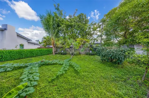 1515 NW 33rd Avenue Miami FL 33125