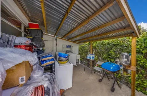 1515 NW 33rd Avenue Miami FL 33125