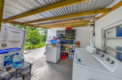 1515 NW 33rd Avenue Miami FL 33125