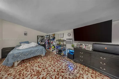 1515 NW 33rd Avenue Miami FL 33125