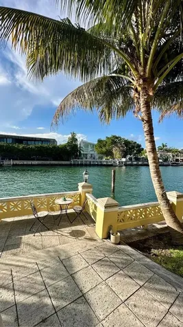 4812 Pine Tree Drive Miami Beach FL 33140