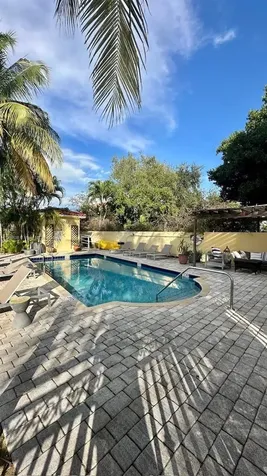 4812 Pine Tree Drive Miami Beach FL 33140