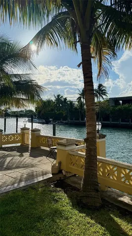 4812 Pine Tree Drive Miami Beach FL 33140