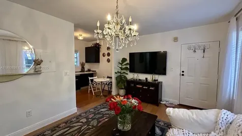 4812 Pine Tree Drive Miami Beach FL 33140