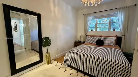 4812 Pine Tree Drive Miami Beach FL 33140