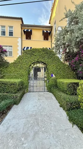 4812 Pine Tree Drive Miami Beach FL 33140