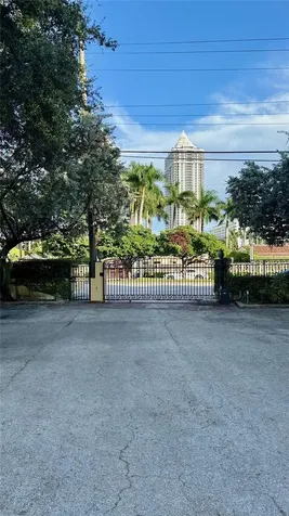 4812 Pine Tree Drive Miami Beach FL 33140