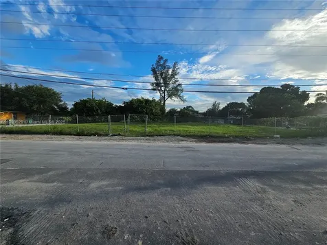 2140 NW 76th Street Miami FL 33147