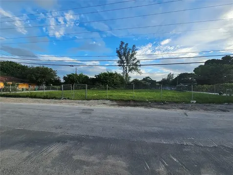 2140 NW 76th Street Miami FL 33147