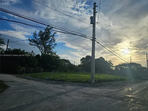2140 NW 76th Street Miami FL 33147
