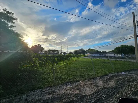 2140 NW 76th Street Miami FL 33147