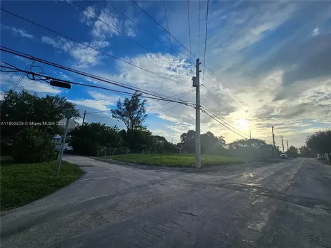 2140 NW 76th Street Miami FL 33147