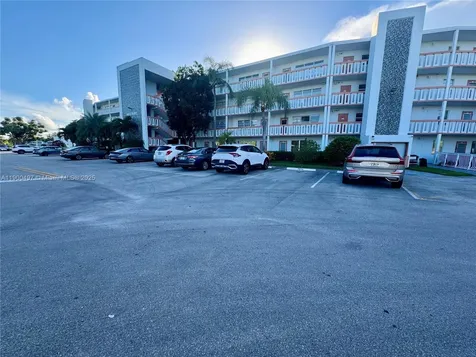 1011 Westbury F Deerfield Beach FL 33442